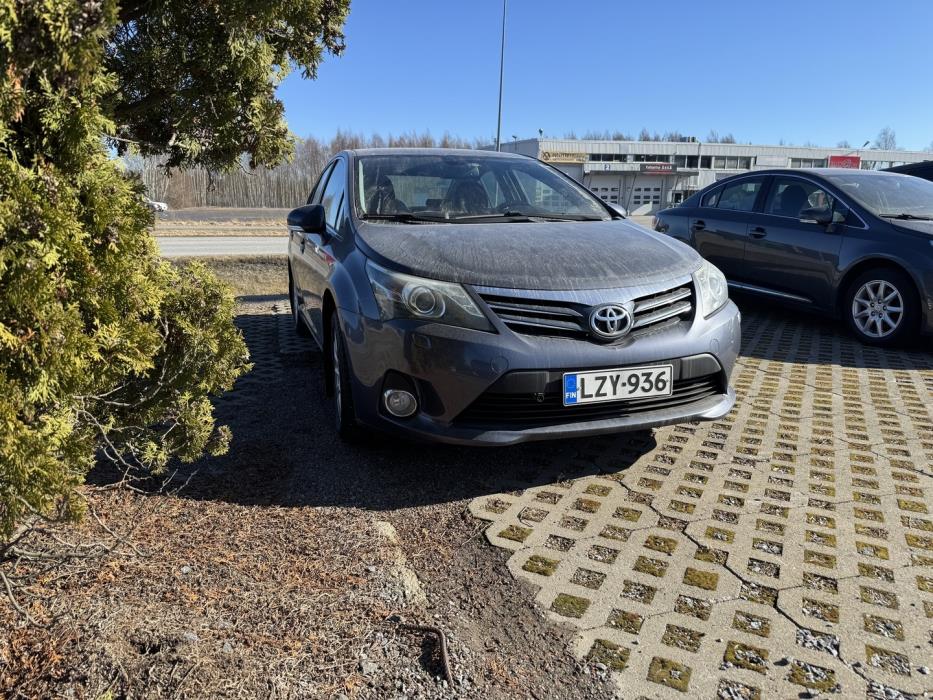 TOYOTA Avensis 2012