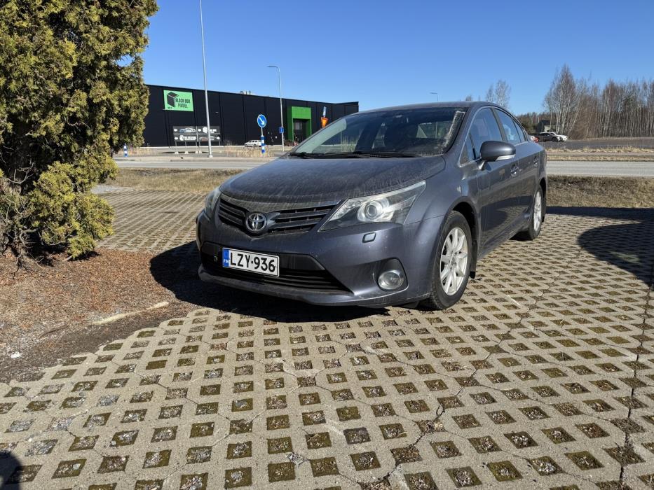 TOYOTA Avensis 2012