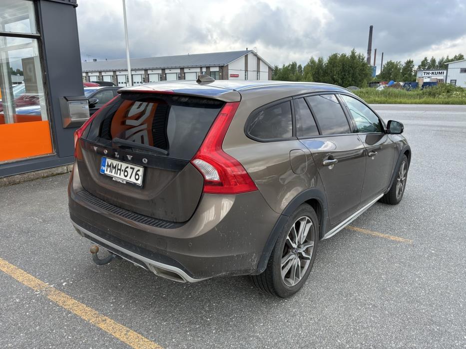 VOLVO V60 Cross Country 2016