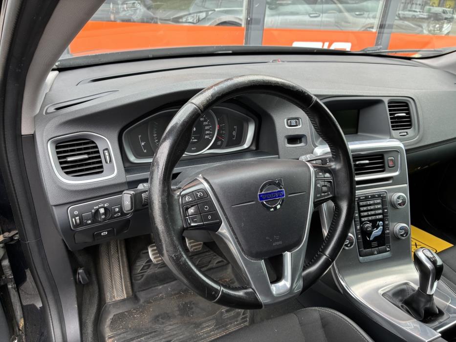 VOLVO V60 2016