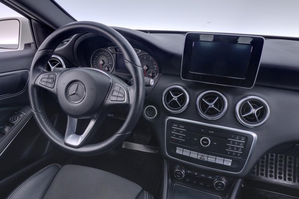MERCEDES-BENZ A 2018