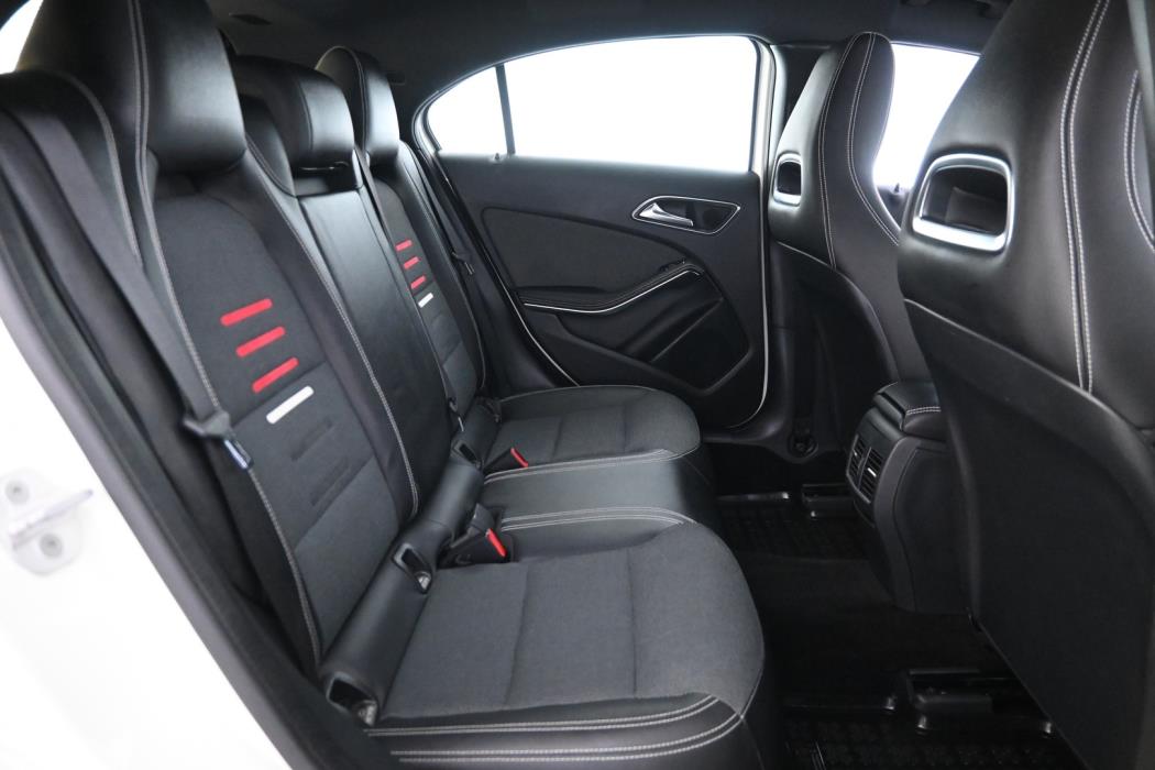 MERCEDES-BENZ A 2018