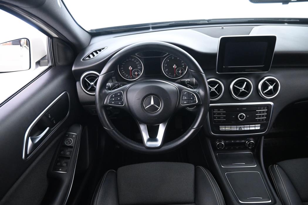 MERCEDES-BENZ A 2018