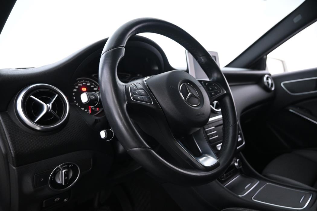 MERCEDES-BENZ A 2018
