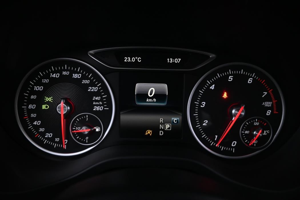 MERCEDES-BENZ A 2018