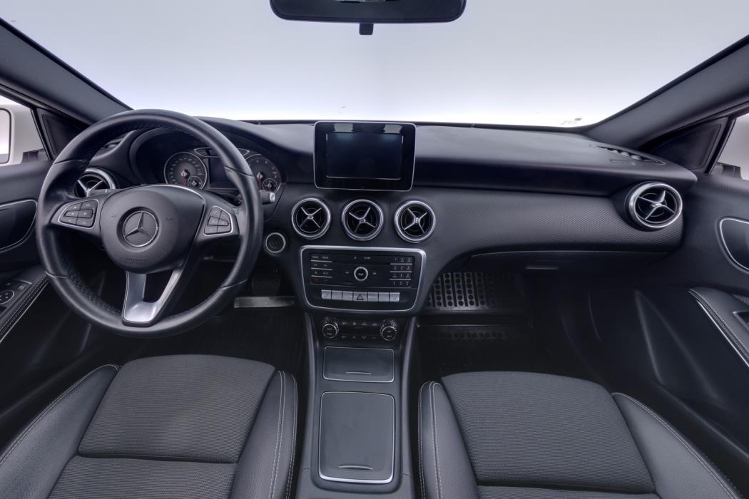 MERCEDES-BENZ A 2018