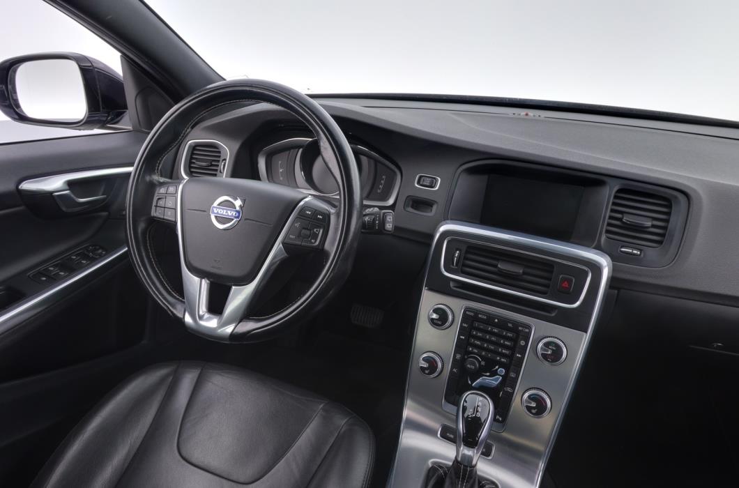 VOLVO V60 2015
