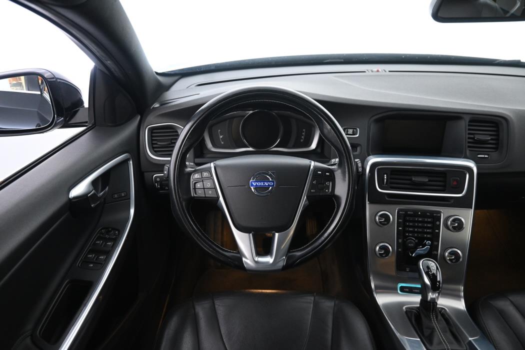 VOLVO V60 2015
