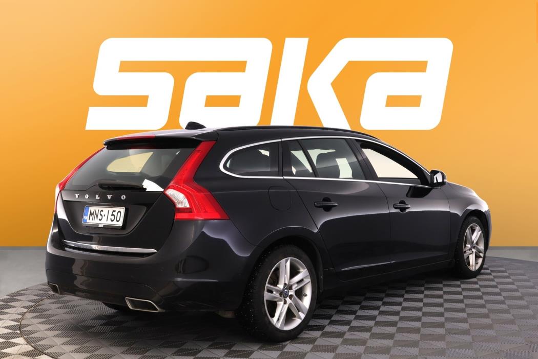 VOLVO V60 2015
