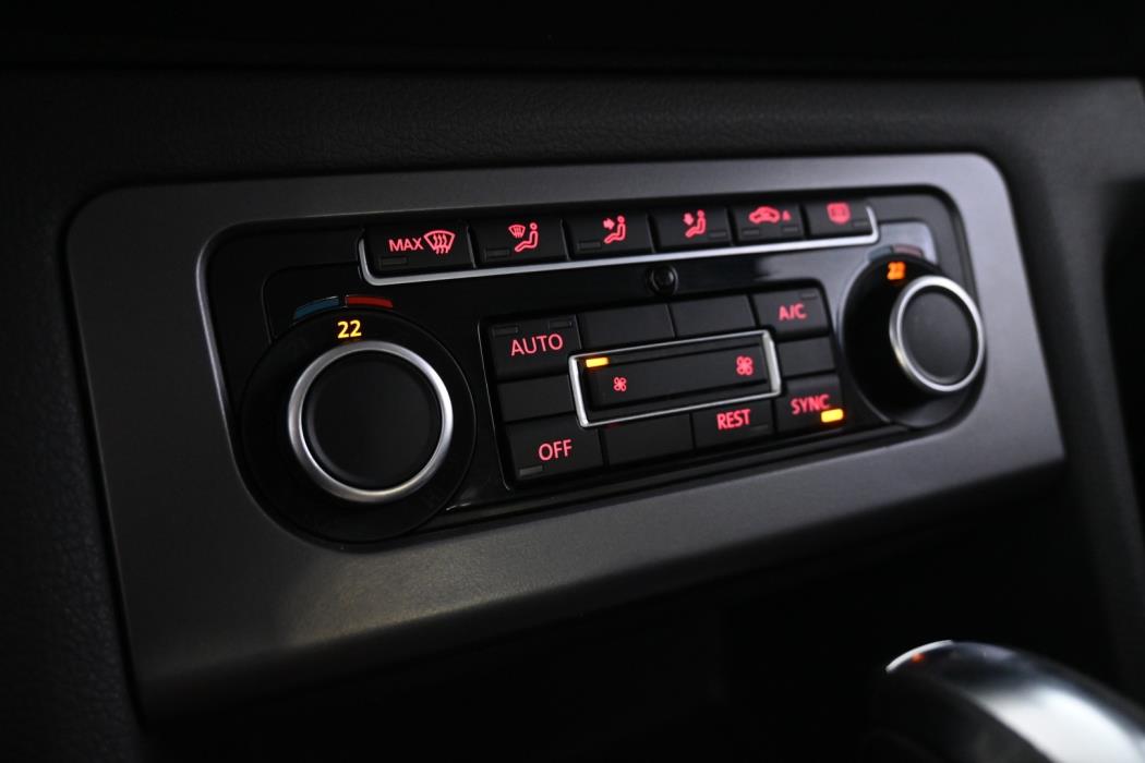 VOLKSWAGEN Amarok 2014
