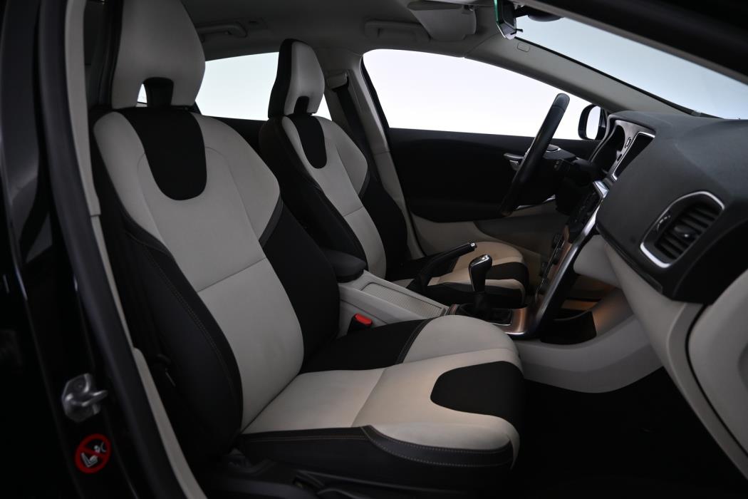 VOLVO V40 Cross Country 2014