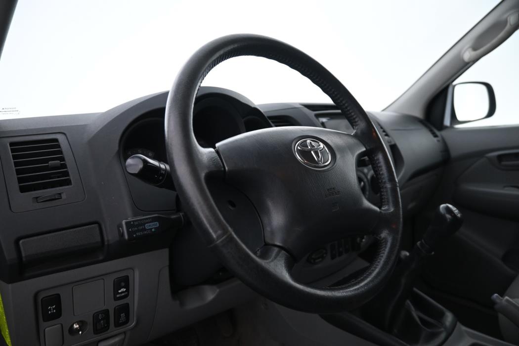 TOYOTA Hilux 2011