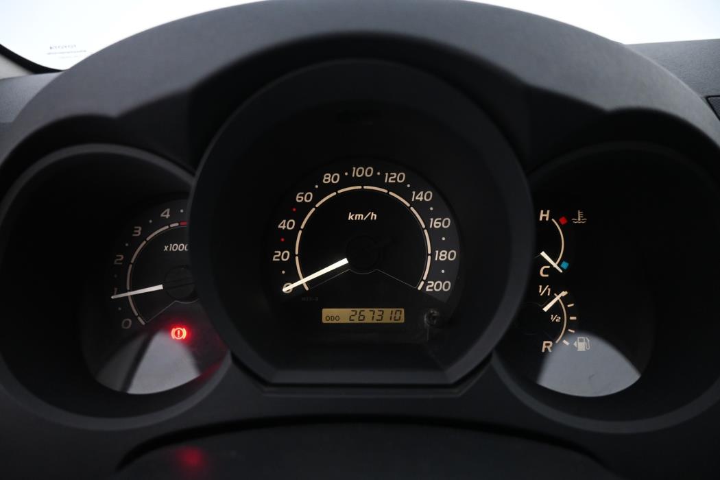 TOYOTA Hilux 2011