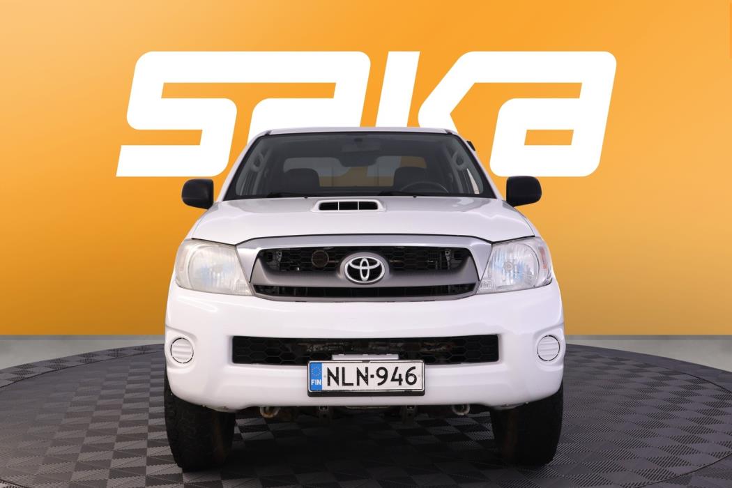 TOYOTA Hilux 2011