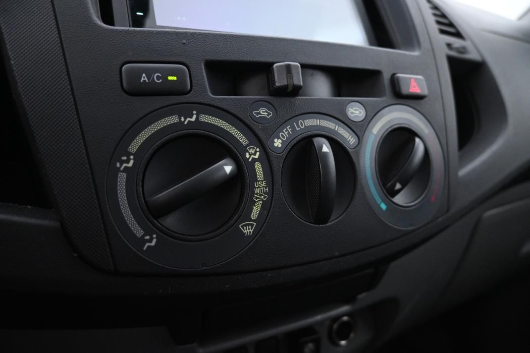 TOYOTA Hilux 2011
