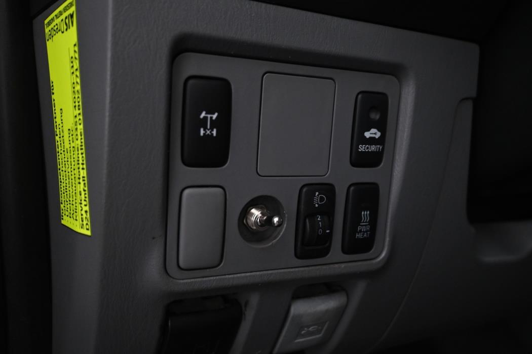 TOYOTA Hilux 2011