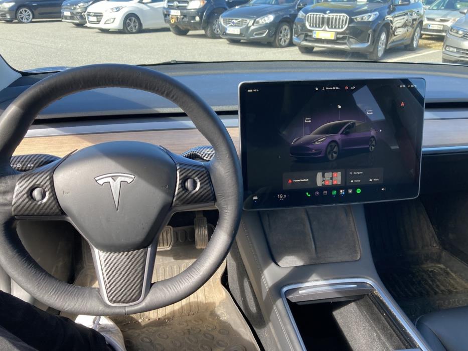 TESLA Model 3 2022