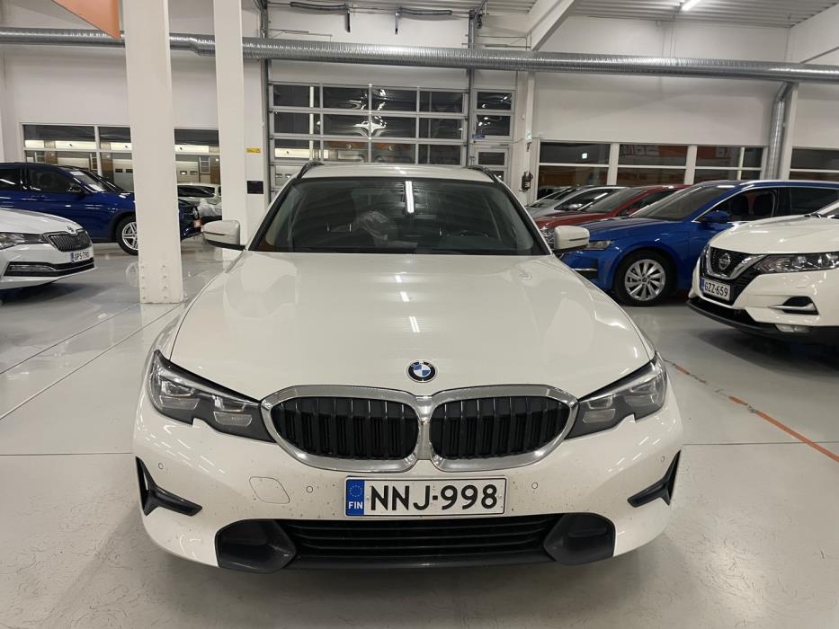 BMW 330 2021