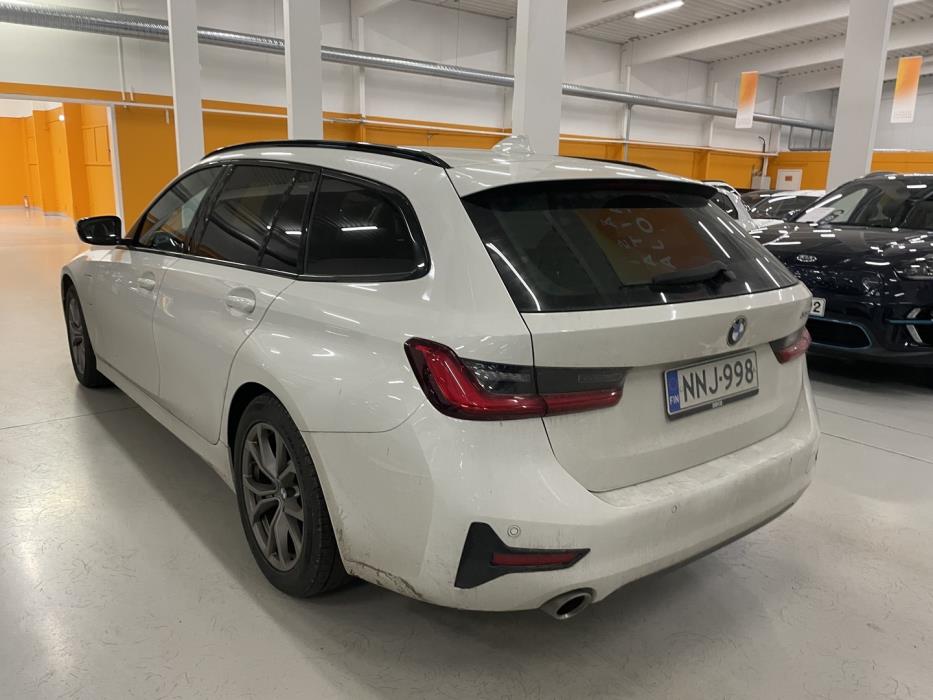 BMW 330 2021