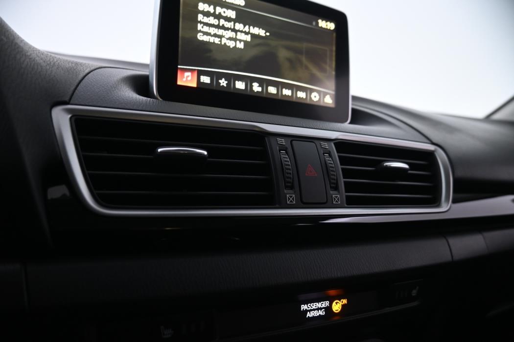 MAZDA 3 2015