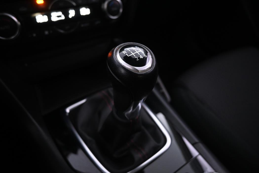 MAZDA 3 2015