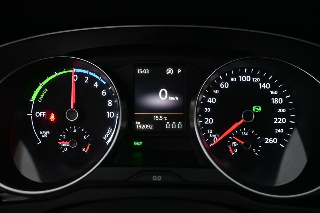 VOLKSWAGEN Passat 2016