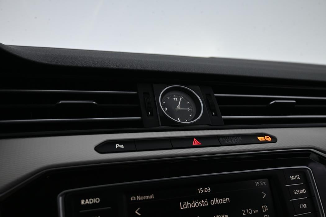 VOLKSWAGEN Passat 2016