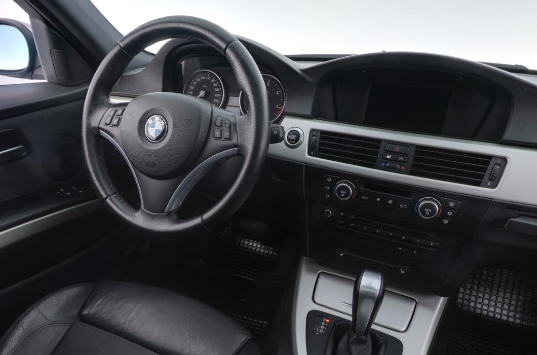 BMW 330 2008