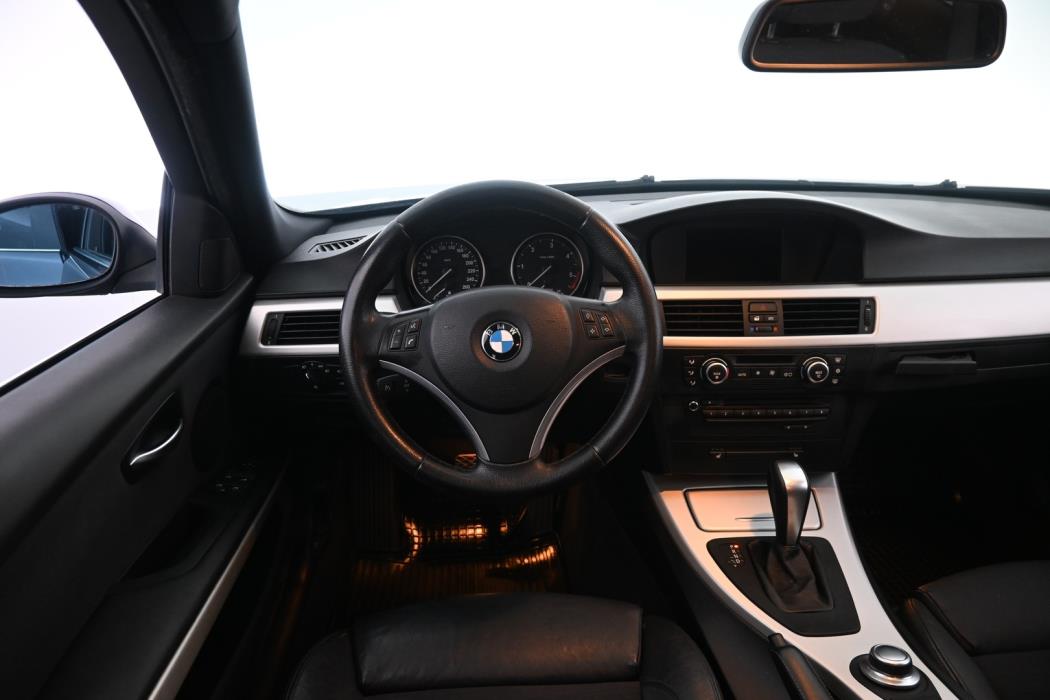 BMW 330 2008