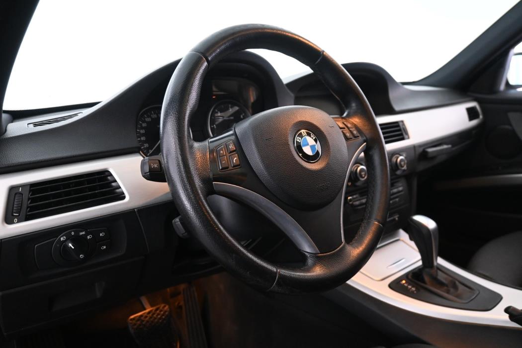 BMW 330 2008