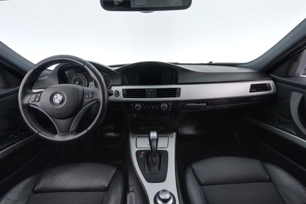 BMW 330 2008