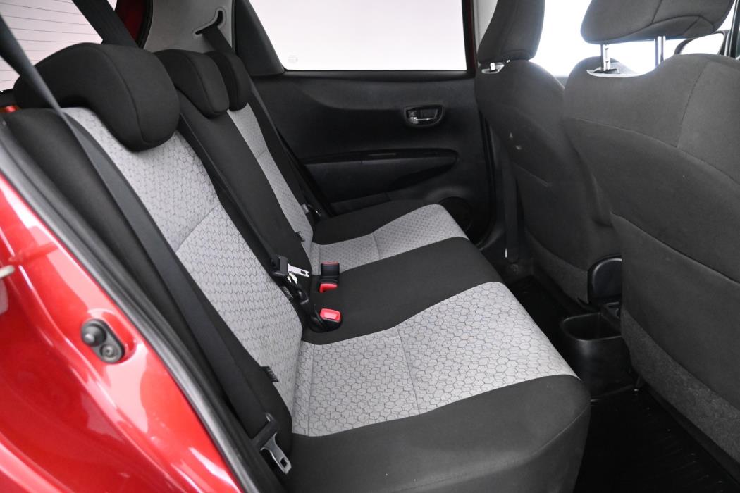 TOYOTA Yaris 2012