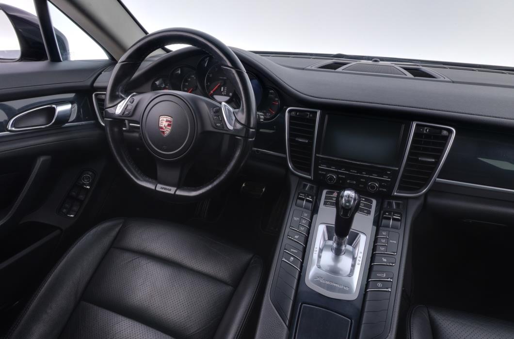 PORSCHE Panamera 2011