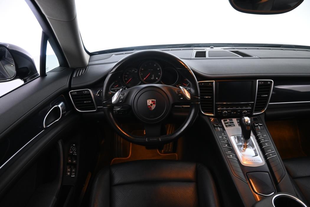 PORSCHE Panamera 2011