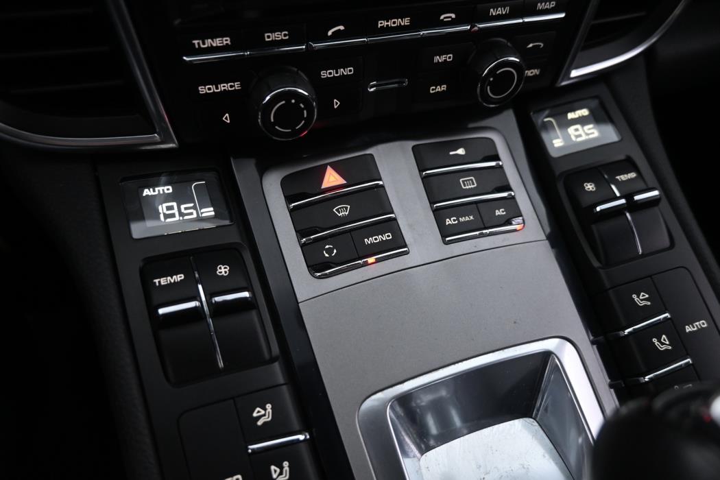 PORSCHE Panamera 2011