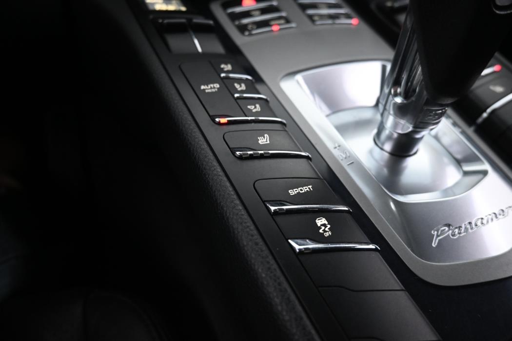 PORSCHE Panamera 2011