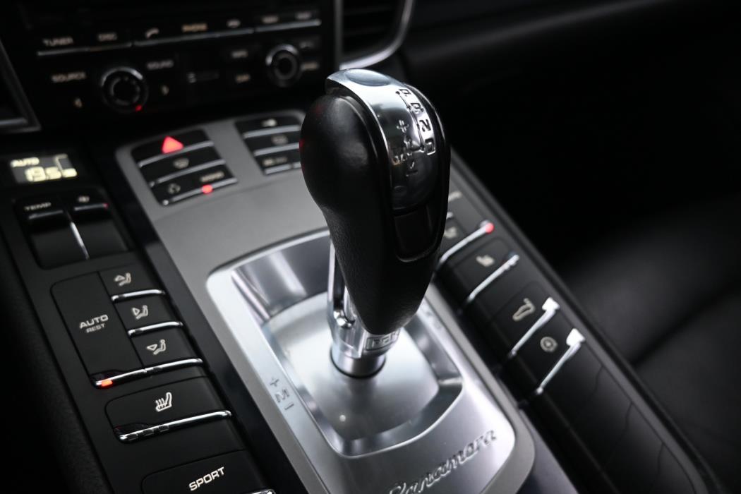 PORSCHE Panamera 2011