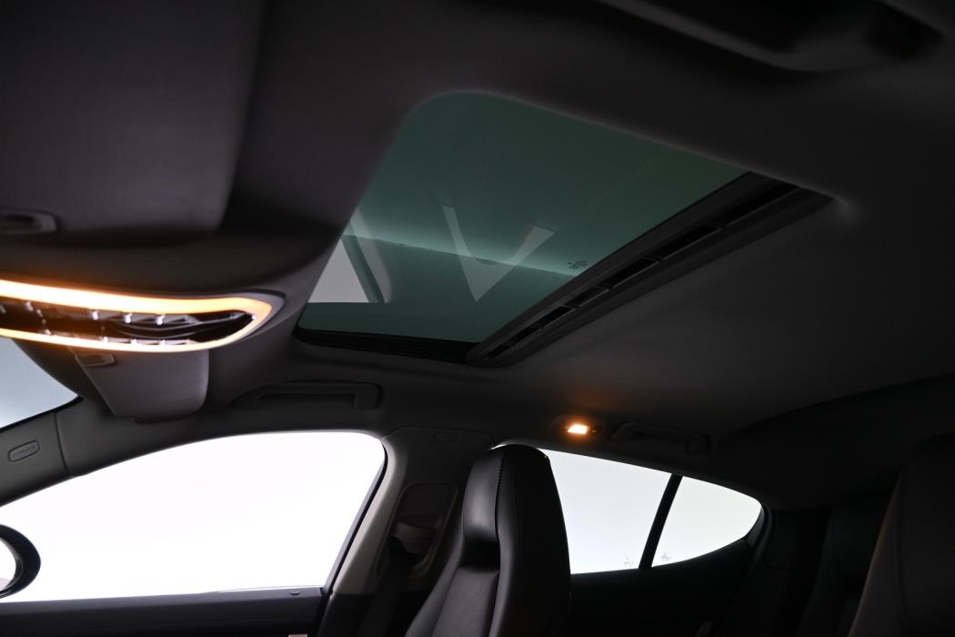 PORSCHE Panamera 2011