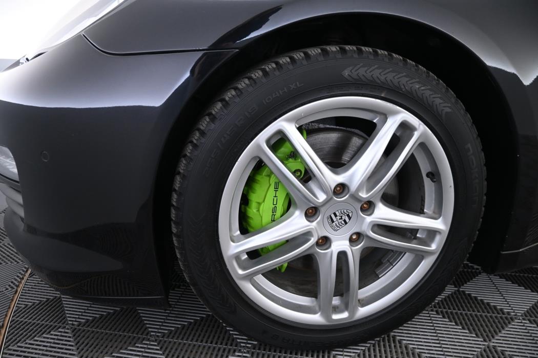 PORSCHE Panamera 2011