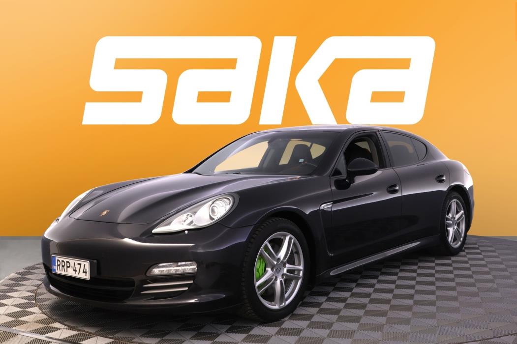 PORSCHE Panamera 2011