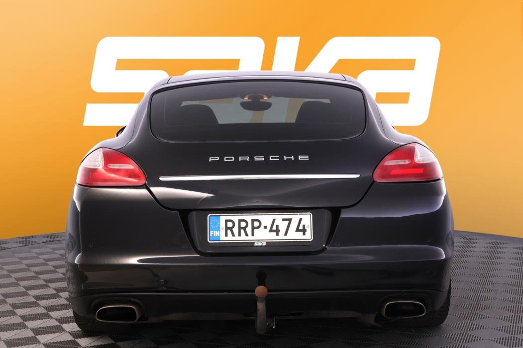 PORSCHE Panamera 2011