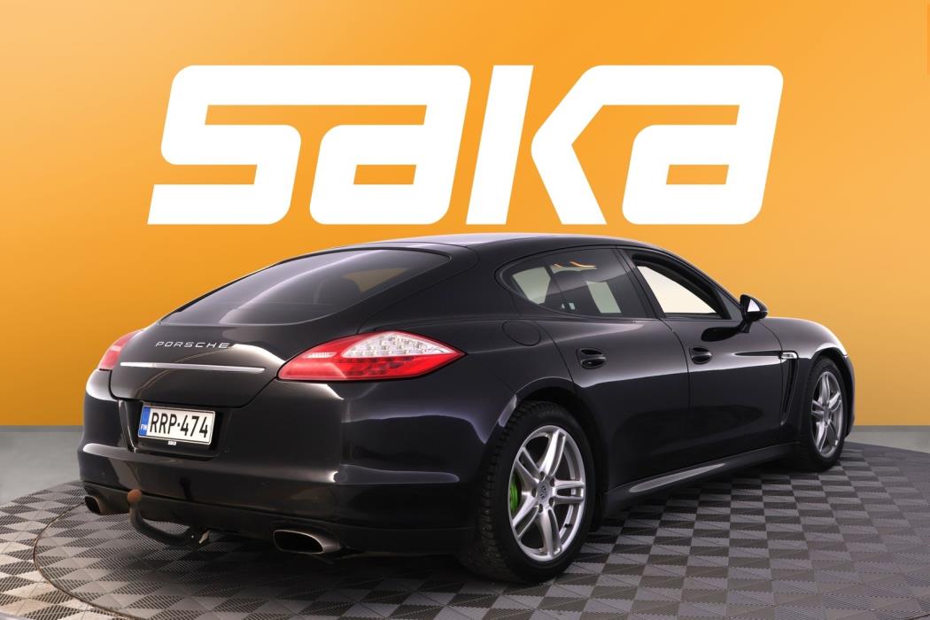 PORSCHE Panamera 2011