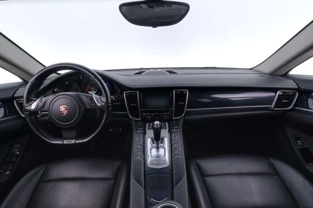 PORSCHE Panamera 2011
