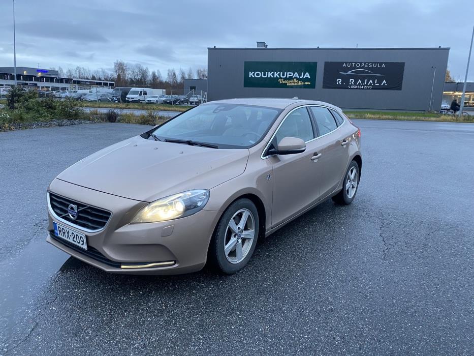 VOLVO V40 2015