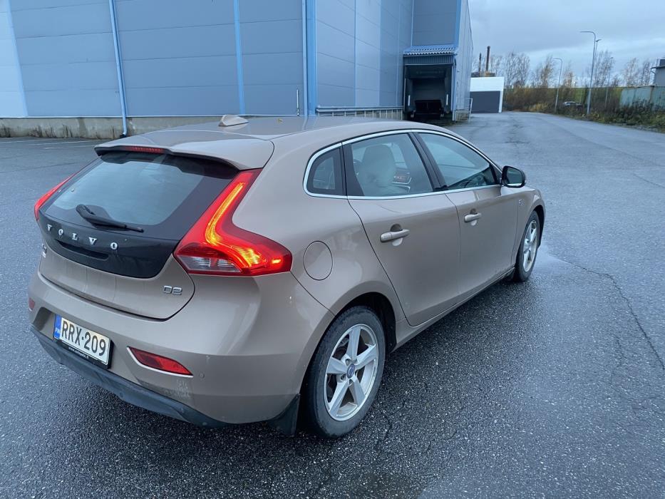 VOLVO V40 2015