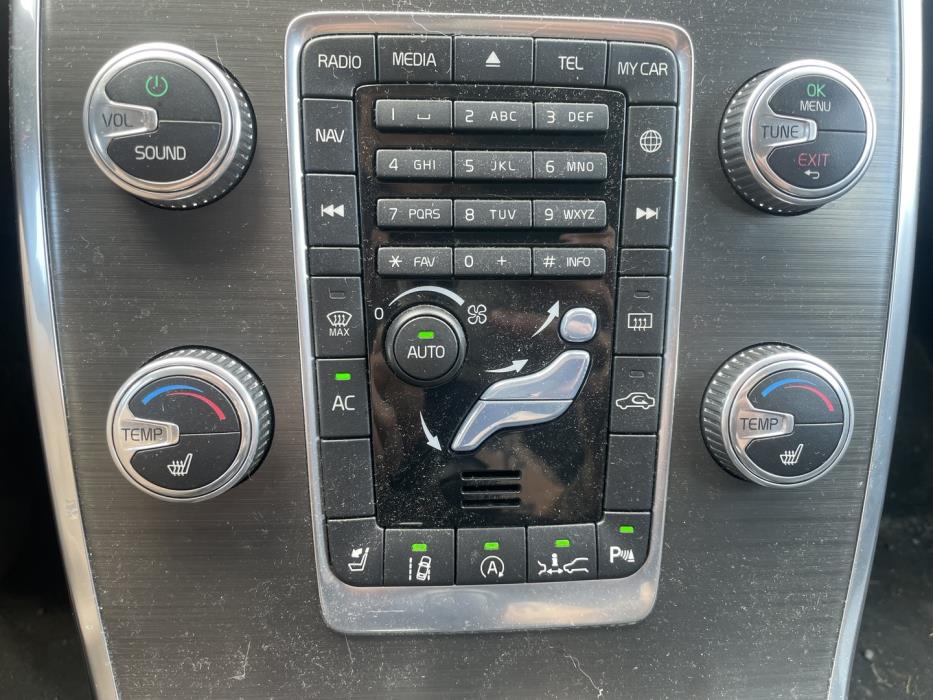 VOLVO V70 2014