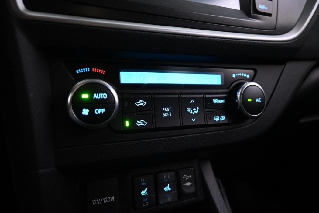 TOYOTA Auris 2014