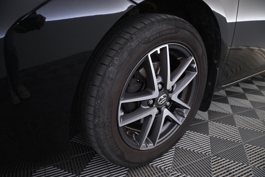 TOYOTA Auris 2014