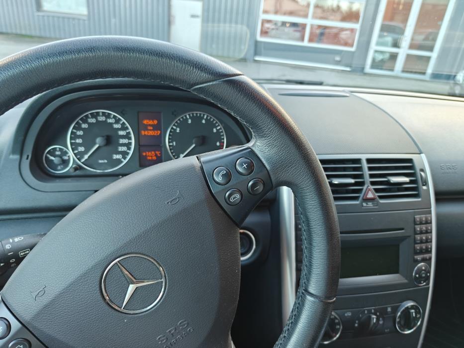 MERCEDES-BENZ A 2012