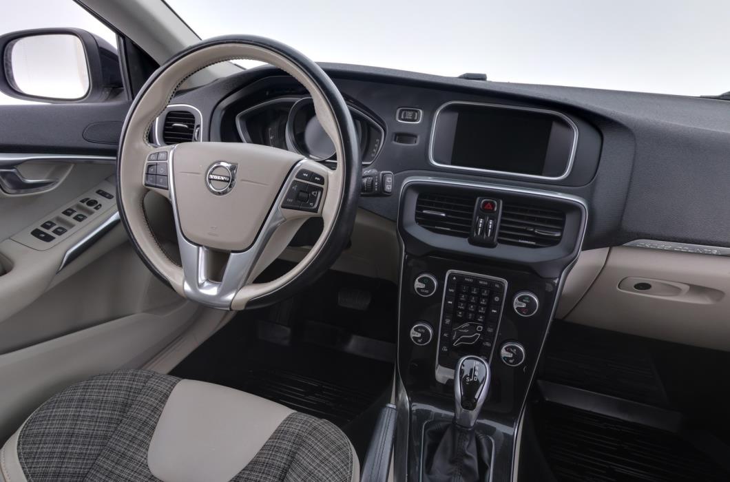 VOLVO V40 Cross Country 2017